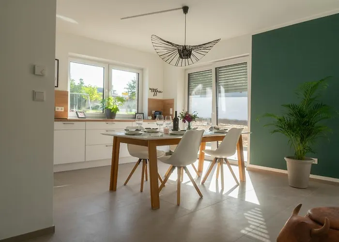 Heaven Homes 4 アパート